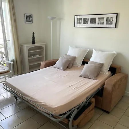 Cannes, Croisette, Palais Miramar Apartment *