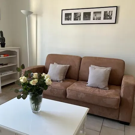 Cannes, Croisette, Palais Miramar Apartment *