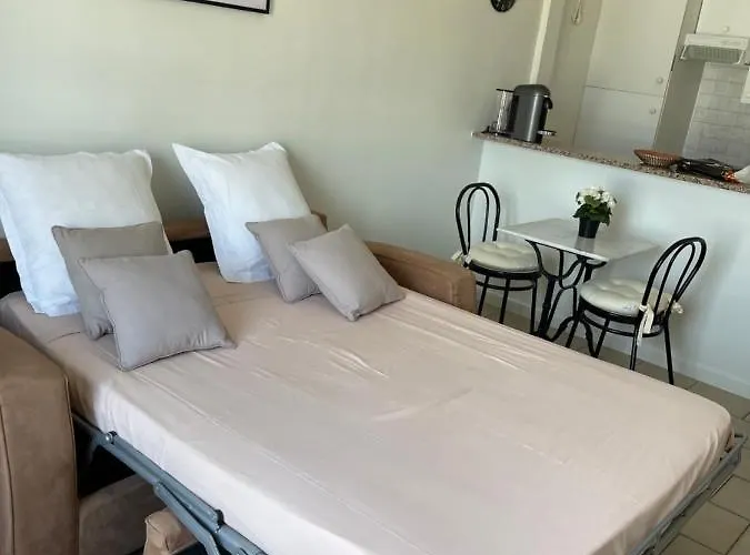 Cannes, Croisette, Palais Miramar Apartment