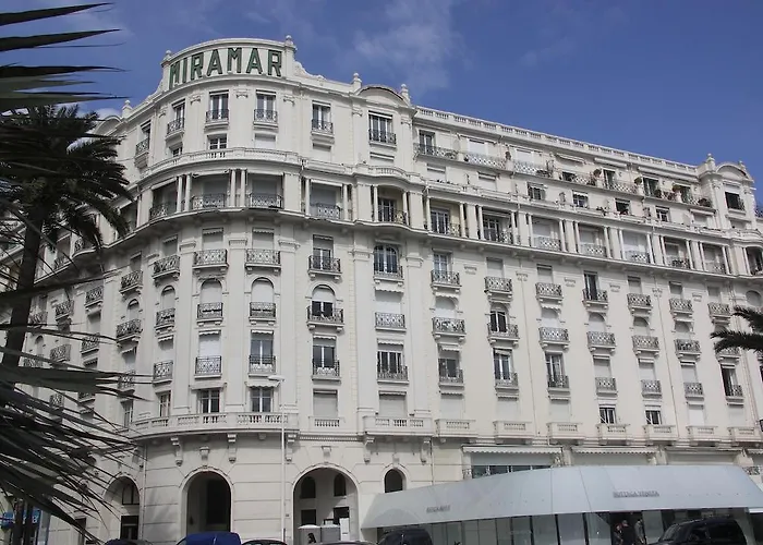 Cannes, Croisette, Palais Miramar *